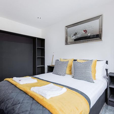 Two Bed Modern Apartment 5Min Walk To Town Centre With Free Parking ! Under New Management Blackpool Kültér fotó
