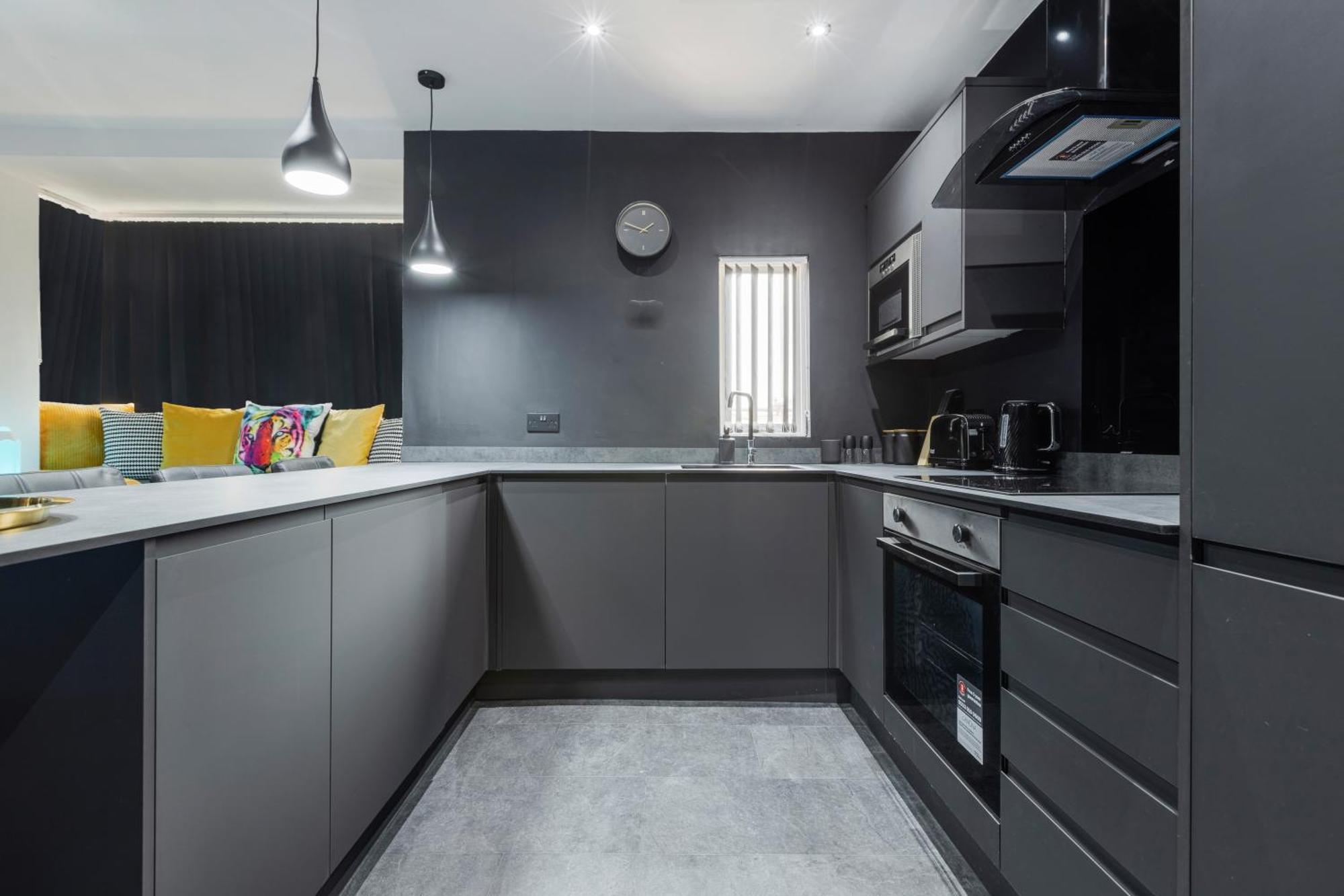Two Bed Modern Apartment 5Min Walk To Town Centre With Free Parking ! Under New Management Blackpool Kültér fotó