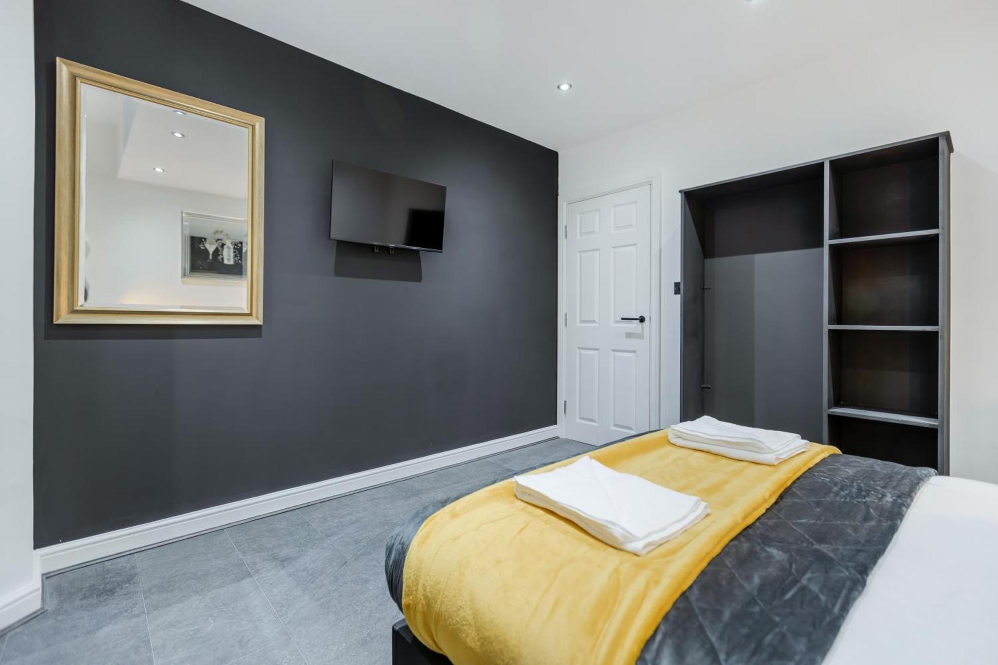 Two Bed Modern Apartment 5Min Walk To Town Centre With Free Parking ! Under New Management Blackpool Kültér fotó