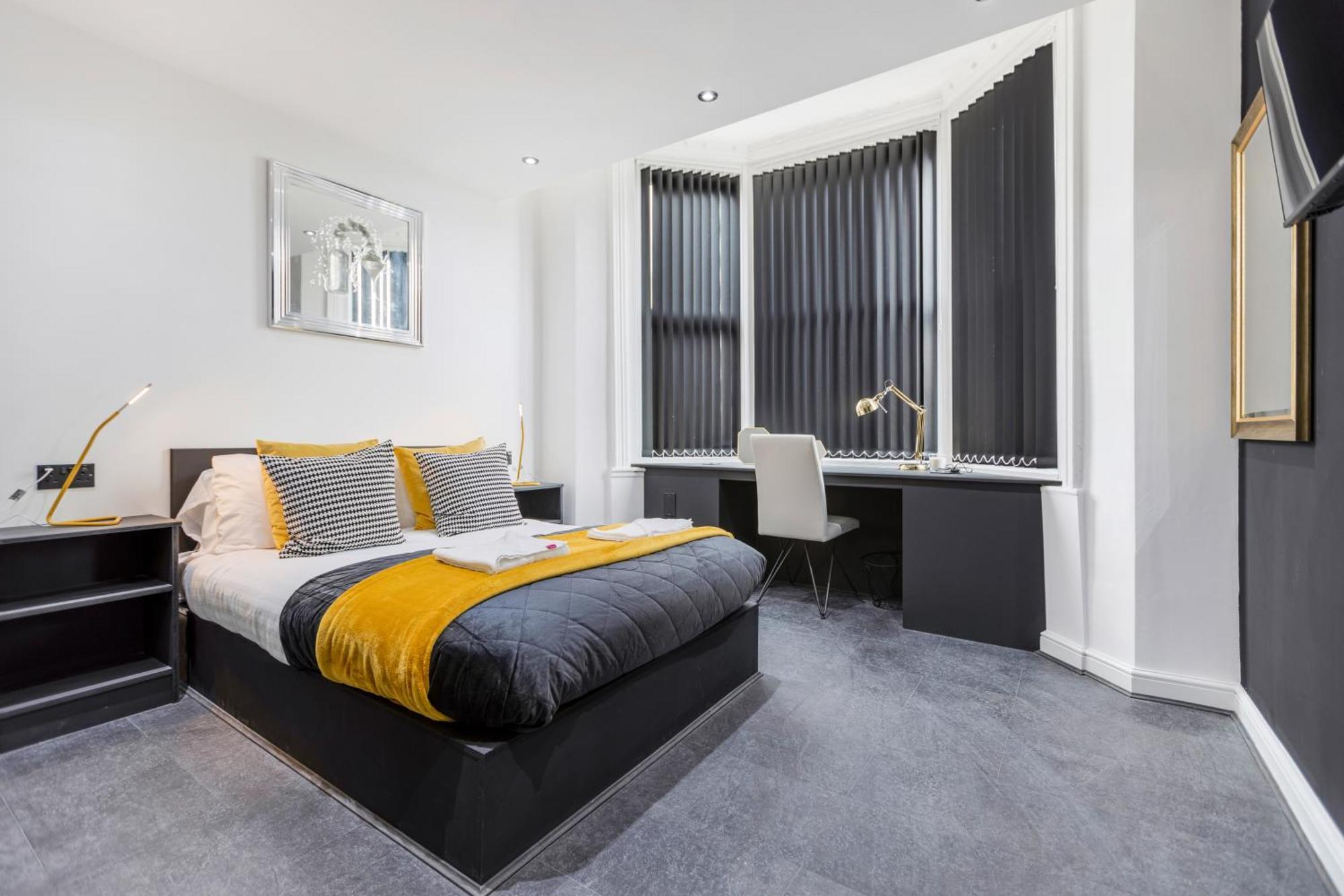 Two Bed Modern Apartment 5Min Walk To Town Centre With Free Parking ! Under New Management Blackpool Kültér fotó