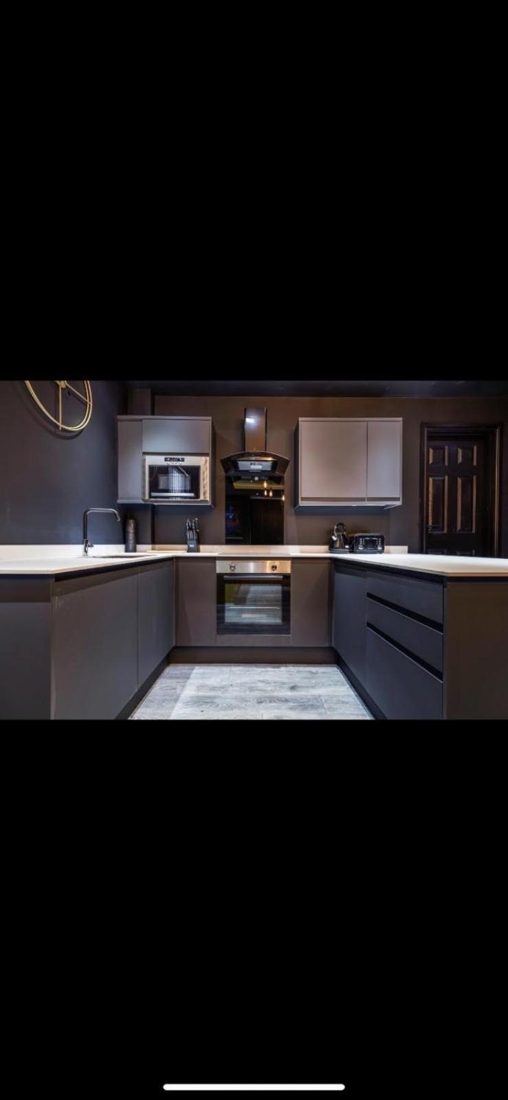 Two Bed Modern Apartment 5Min Walk To Town Centre With Free Parking ! Under New Management Blackpool Kültér fotó