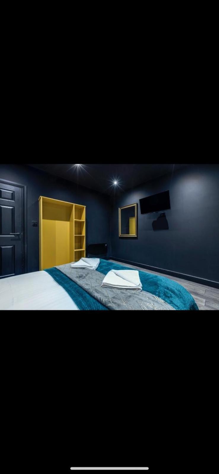 Two Bed Modern Apartment 5Min Walk To Town Centre With Free Parking ! Under New Management Blackpool Kültér fotó